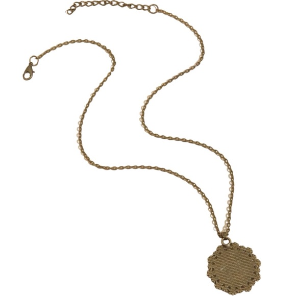 2/$25 or 3/$30 NWOT Vibrant iridescent floral pendant necklace - Picture 6 of 6